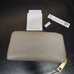 NWT- Marc Jacobs Leather Wristlet Wallet